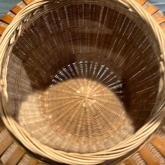 Wicker and Bamboo Basket with lid - Picture 4 of 4